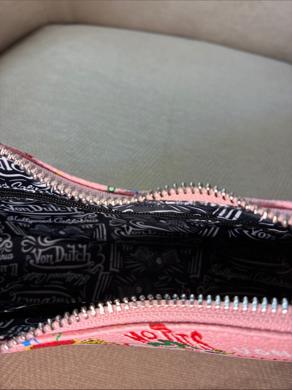 Von Dutch Pink Graphic Logo Shoulder Bag with Chain Detail - Picture 12 of 12